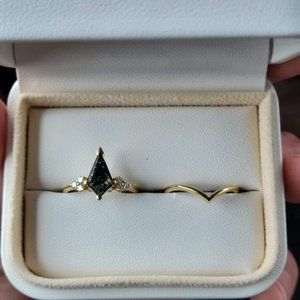 18k Gold Geometric Moss Agate Engagement Ring Set.